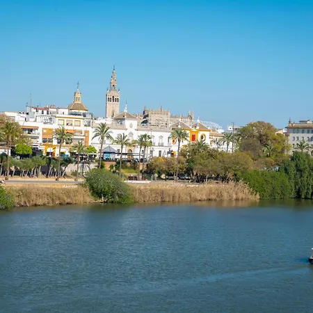 Апартаменты Luxury Puente De Triana
